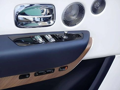 Certified 2025 Rolls-Royce Cullinan AWD/4WD image 18