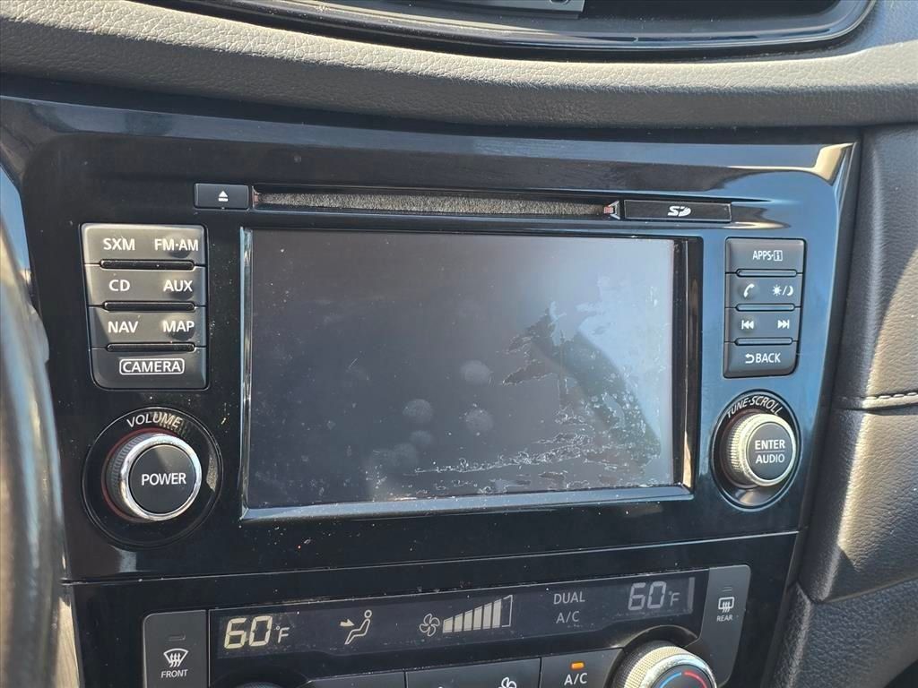 Used 2017 Nissan Rogue SV w/ Sun & Sound Touring Package FWD image 4