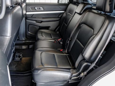 Used 2017 Ford Explorer XLT w/ Equipment Group 202A FWD image 38