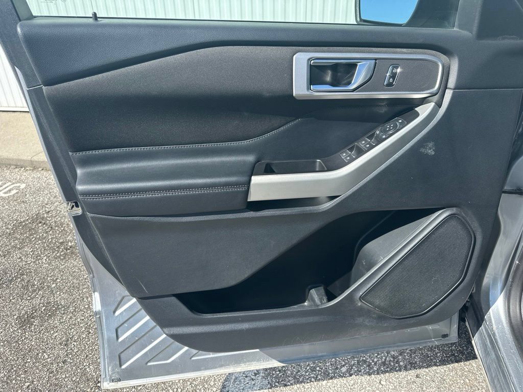 Used 2020 Ford Explorer XLT w/ Comfort Package AWD/4WD image 13