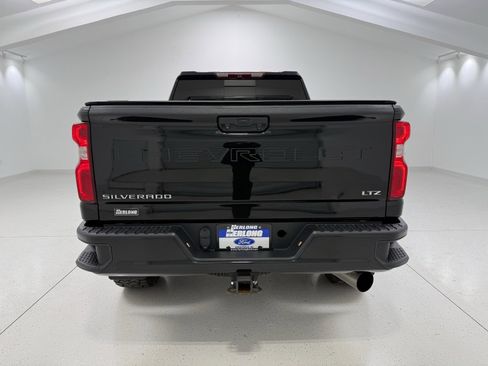 Used 2022 Chevrolet Silverado 2500 LTZ w/ LTZ Convenience Package image 6