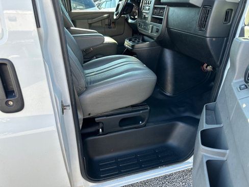 Used 2020 Chevrolet Express 3500 w/ Driver Convenience Package RWD image 31
