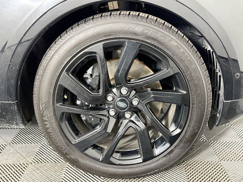 Used 2023 Land Rover Discovery Metropolitan Edition AWD/4WD image 56