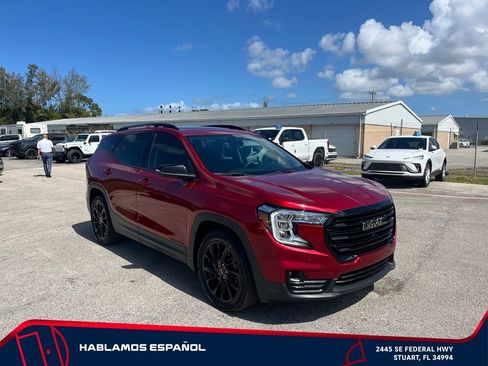 Used 2023 GMC Terrain SLT w/ Tech Package FWD image 2