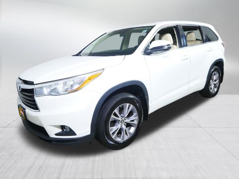Used 2016 Toyota Highlander Plus AWD/4WD image 3