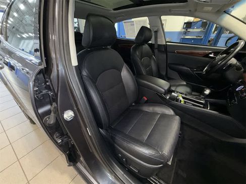 Used 2018 Kia Cadenza Technology image 15