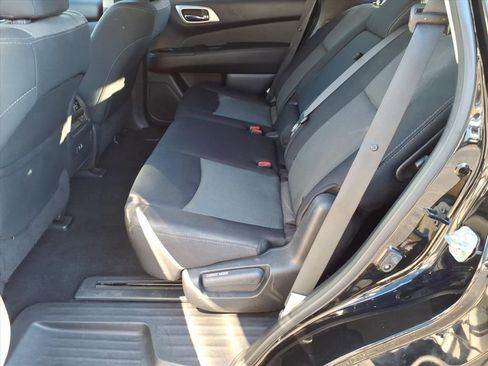Used 2019 Nissan Pathfinder SV image 15