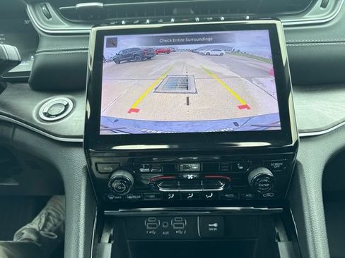 Used 2023 Jeep Grand Cherokee L Limited w/ Luxury Tech Group II AWD/4WD image 9