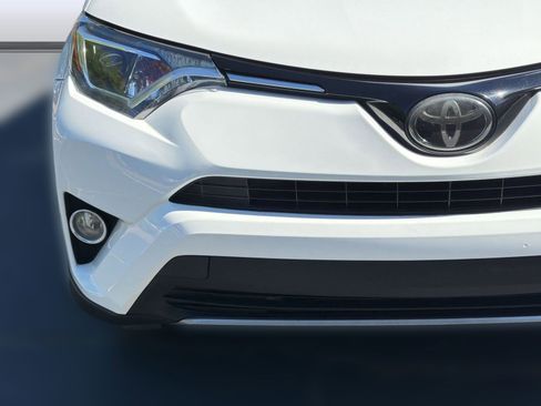 Used 2018 Toyota RAV4 XLE FWD image 11