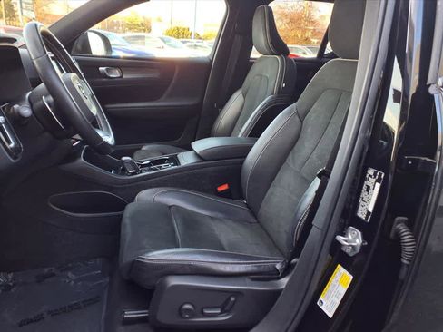 Used 2019 Volvo XC40 T5 R-Design image 14