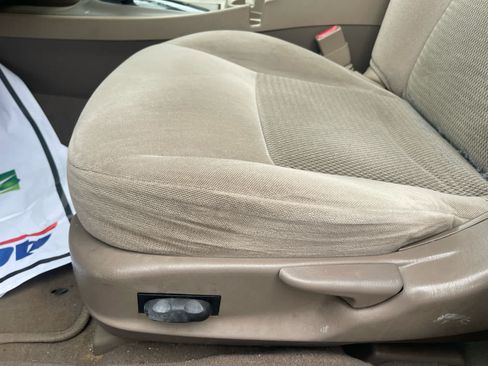 Used 2005 Ford Taurus SE FWD image 12