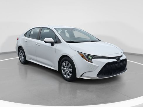 Used 2020 Toyota Corolla LE image 3