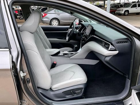 Used 2023 Toyota Camry XLE w/ Navigation Package image 9