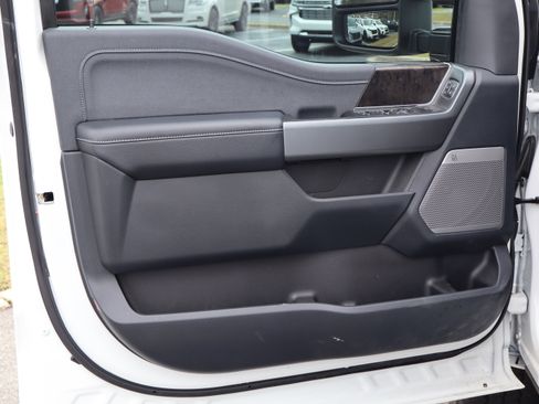 Used 2025 Ford F350 Lariat w/ Black Appearance Package image 16