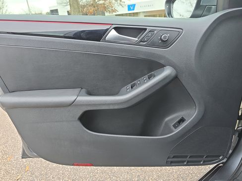 Used 2017 Volkswagen Jetta GLI image 26