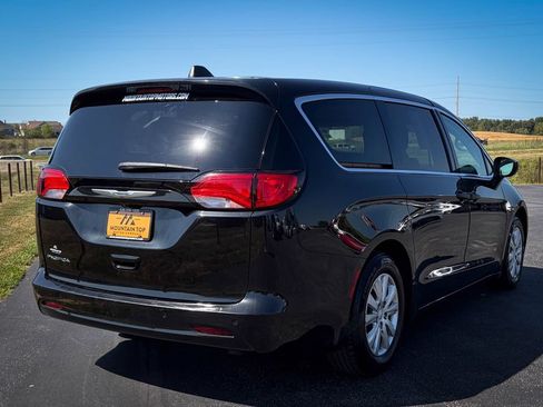 Used 2019 Chrysler Pacifica L FWD image 24