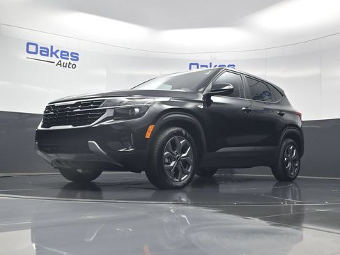 Certified 2026 Kia Seltos LX FWD image 37