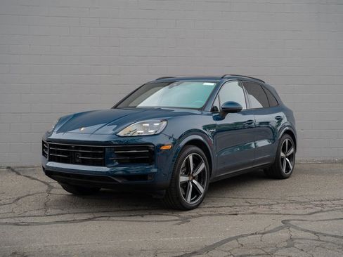 Certified 2024 Porsche Cayenne image 1