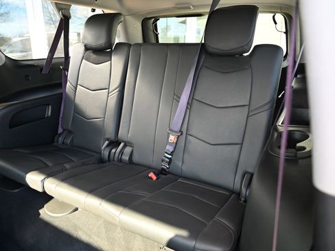 Used 2017 Cadillac Escalade ESV Luxury image 42