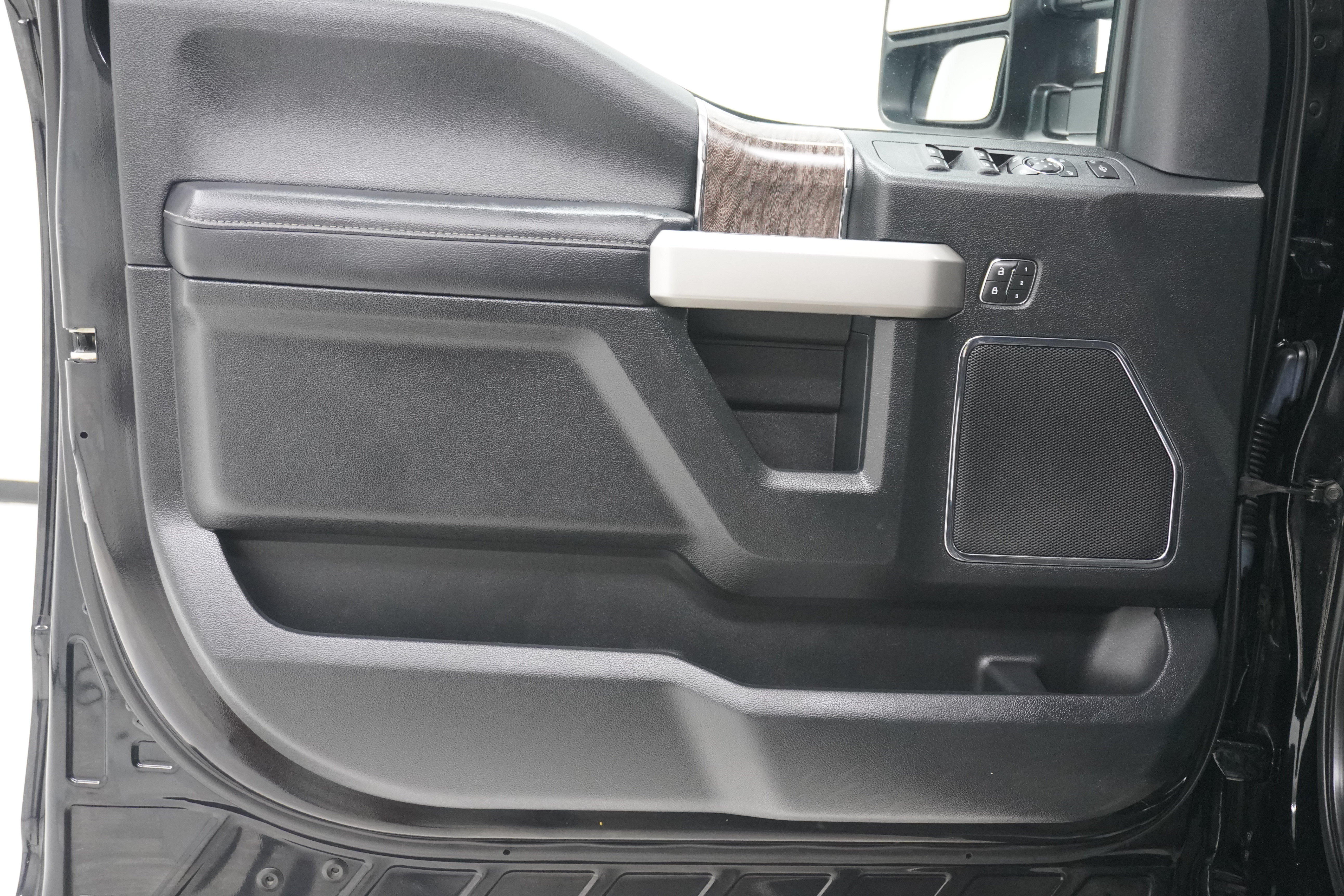 Used 2019 Ford F250 Lariat w/ Lariat Ultimate Package AWD/4WD image 14