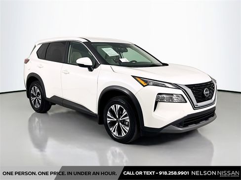 Used 2022 Nissan Rogue SV image 3