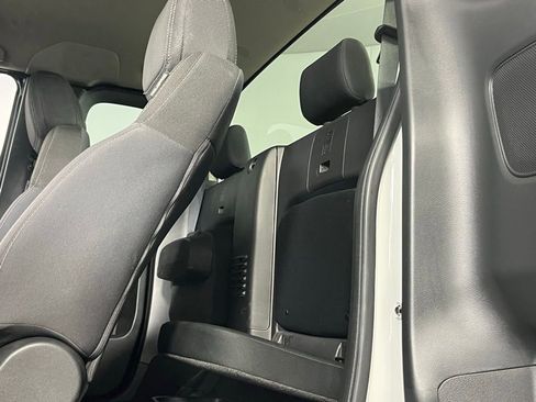 Used 2025 Nissan Frontier SV image 22