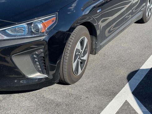 Used 2017 Hyundai Ioniq SEL image 4