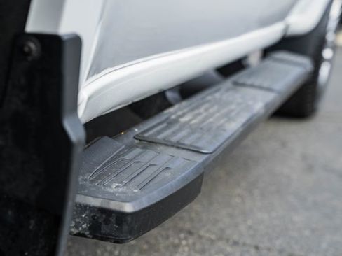 Used 2023 Chevrolet Silverado 1500 LT AWD/4WD image 16