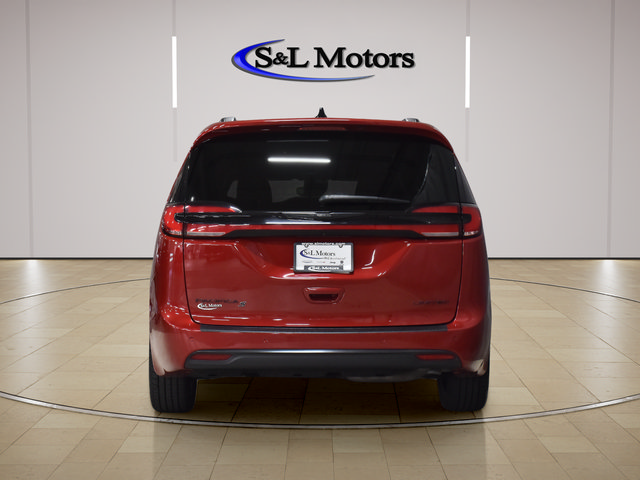 Certified 2025 Chrysler Pacifica Limited FWD image 7