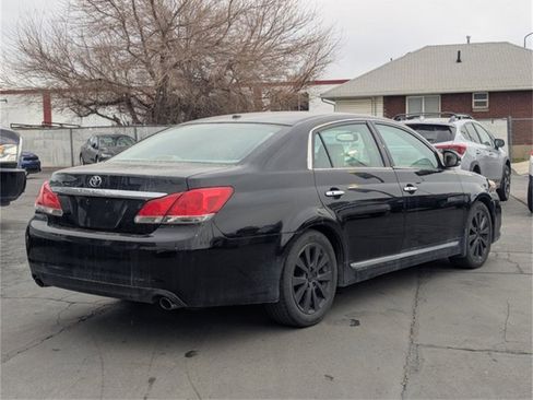 Used 2011 Toyota Avalon Limited image 3