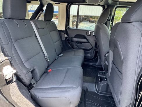 Used 2020 Jeep Wrangler Unlimited Sahara AWD/4WD image 21