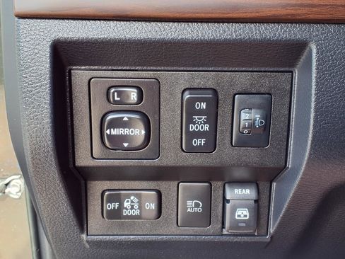 Used 2018 Toyota Tundra Limited image 21