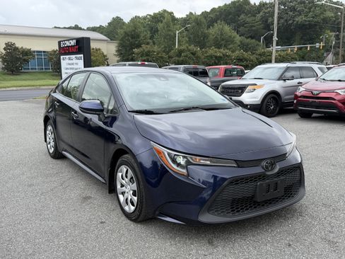 Used 2020 Toyota Corolla LE FWD image 4