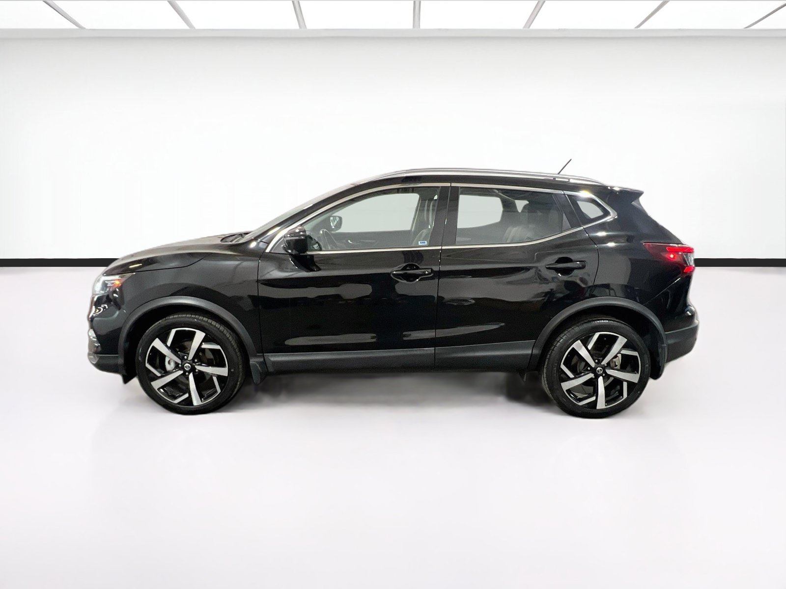 Used 2022 Nissan Rogue Sport SL w/ Premium Package FWD image 25