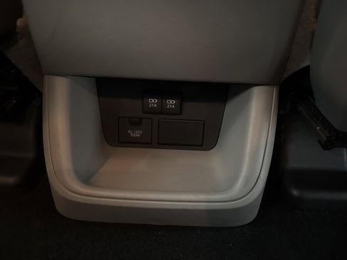 Used 2019 Toyota Highlander XLE image 16