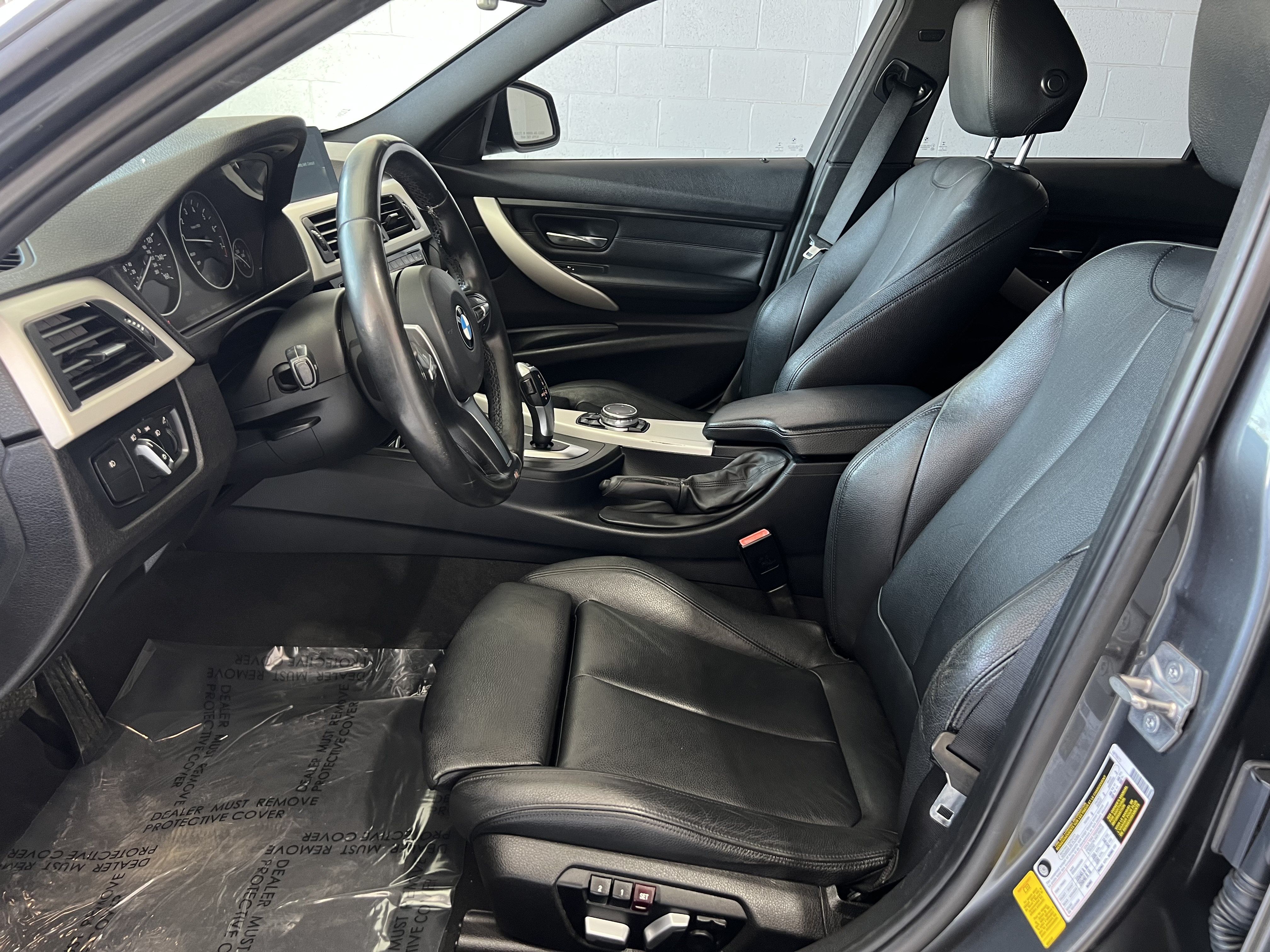 Used 2016 BMW 320i Sedan RWD image 15