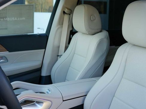 New 2026 Mercedes-Benz GLS 450 4MATIC image 38