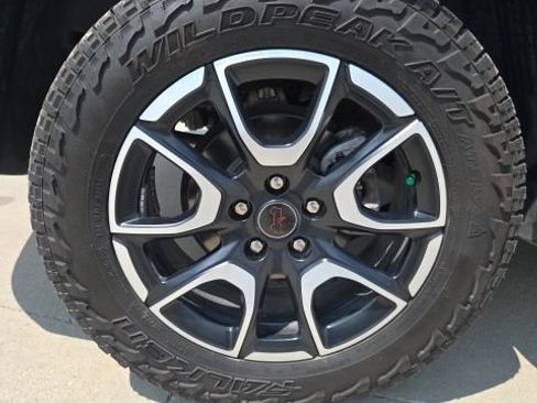 Used 2025 Jeep Compass Trailhawk AWD/4WD image 40