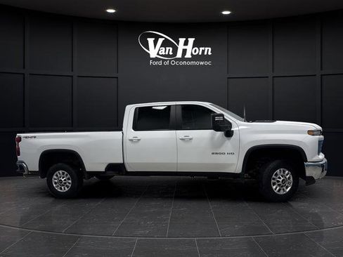 Used 2024 Chevrolet Silverado 2500 LT image 2
