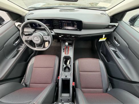 New 2026 Nissan Kicks SR AWD/4WD image 17