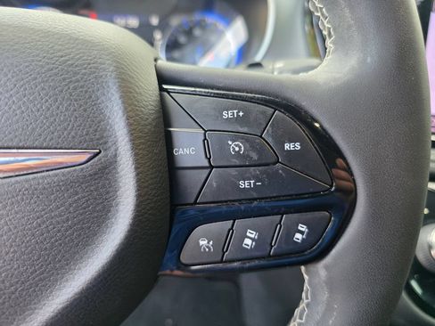 Used 2022 Chrysler Pacifica Touring-L w/ S Appearance Package FWD image 24