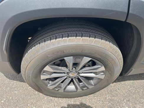 Used 2025 Chevrolet Equinox LT AWD/4WD image 4
