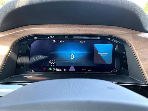 Used 2024 Volkswagen Atlas SE AWD/4WD image 16