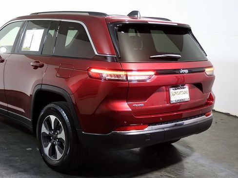 Used 2022 Jeep Grand Cherokee Limited 4xe image 11