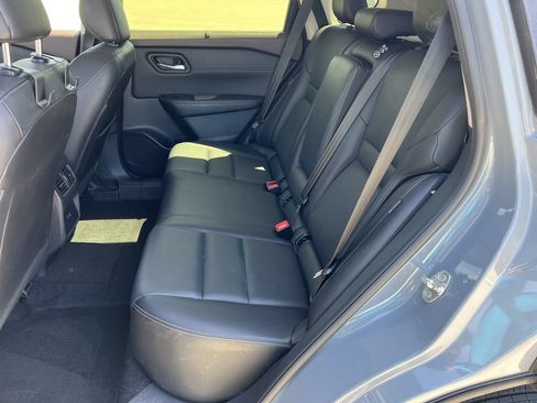 Used 2023 Nissan Rogue SV w/ SV Premium B Package FWD image 11