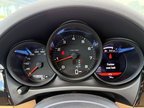 Certified 2018 Porsche Macan Sport Edition image 39