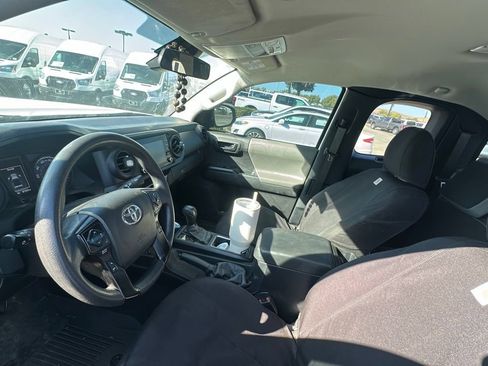 Used 2022 Toyota Tacoma SR AWD/4WD image 3