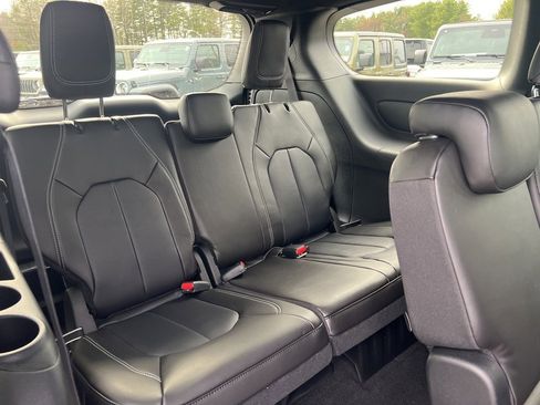 New 2026 Chrysler Pacifica Select image 14