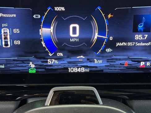 Used 2024 Chevrolet Silverado EV RST AWD/4WD image 33