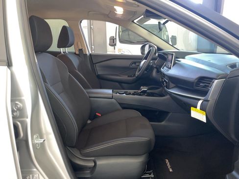 Used 2025 Nissan Rogue S AWD/4WD image 15